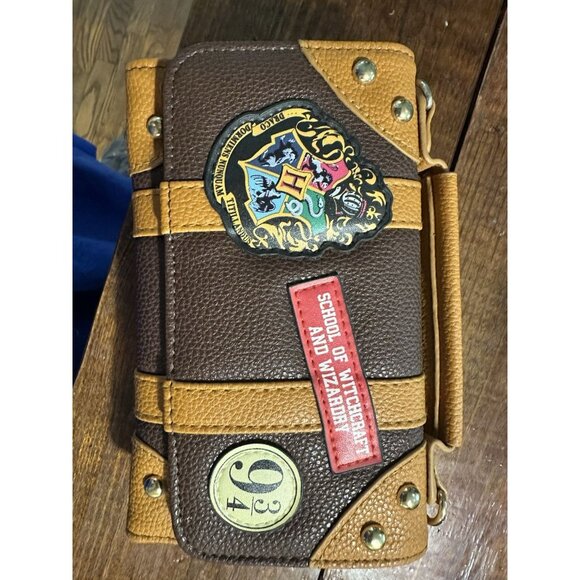 Harry Potter Hogwarts Crossbody Bag - Picture 1 of 4